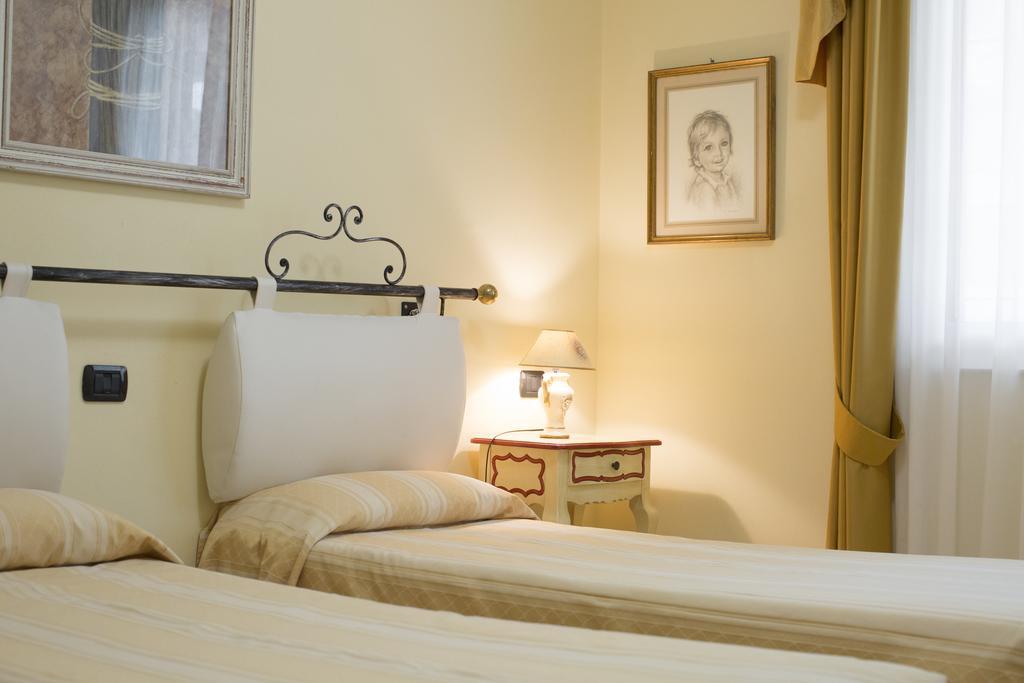 דסנזאנו דל גארדה Relais Du Lac מראה חיצוני תמונה