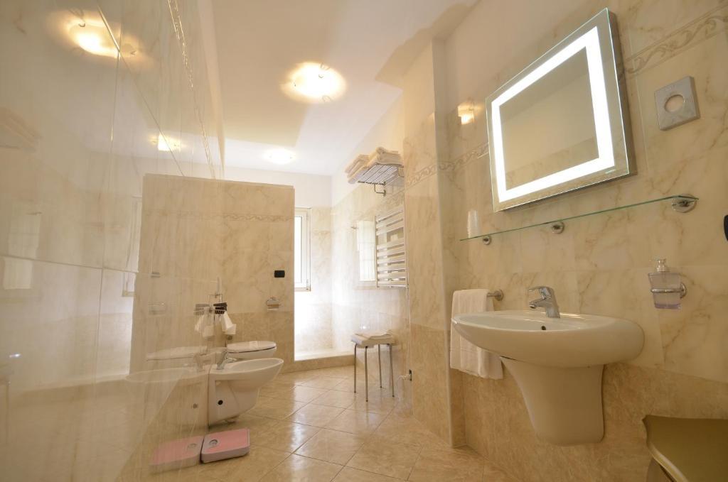 דסנזאנו דל גארדה Relais Du Lac חדר תמונה