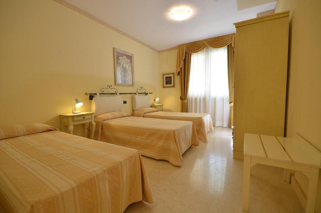 דסנזאנו דל גארדה Relais Du Lac חדר תמונה