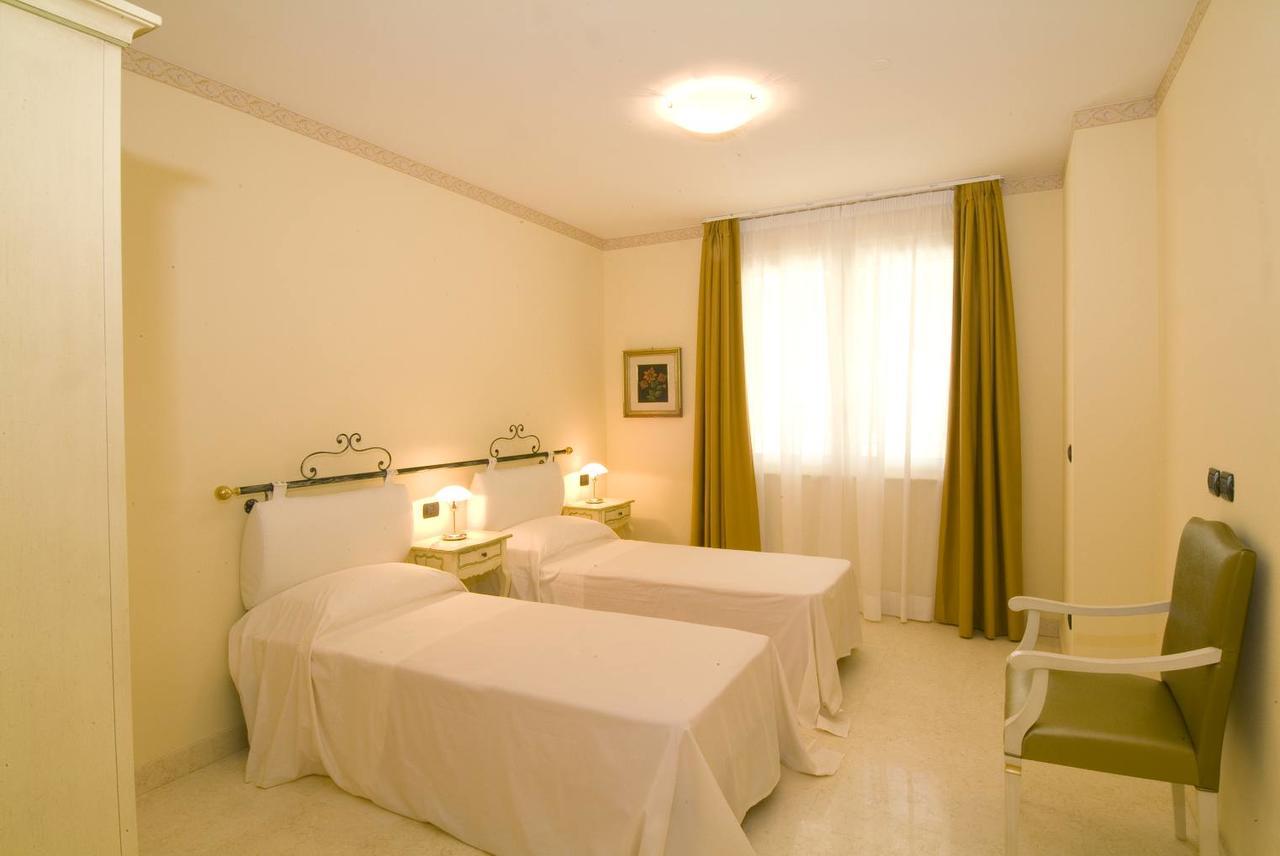 דסנזאנו דל גארדה Relais Du Lac מראה חיצוני תמונה