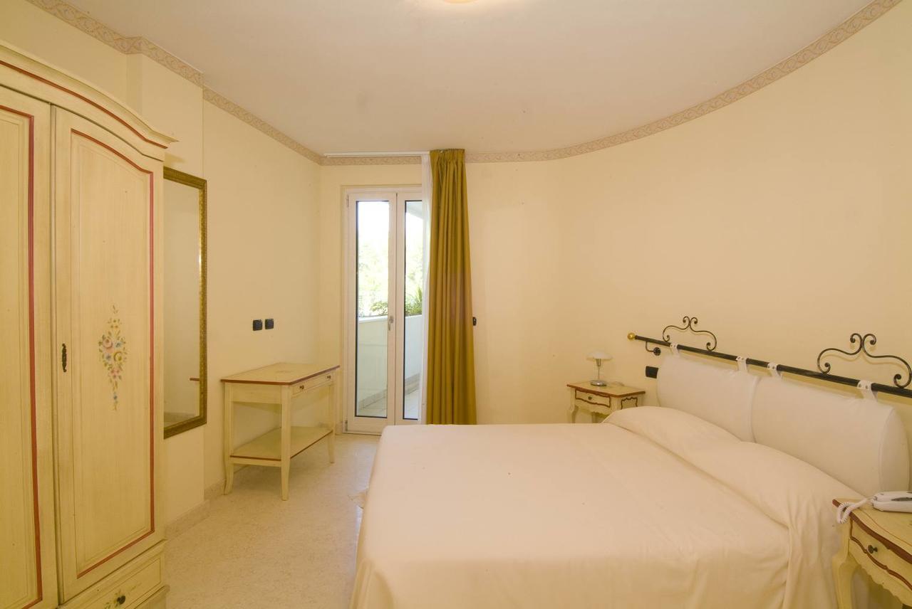 דסנזאנו דל גארדה Relais Du Lac מראה חיצוני תמונה