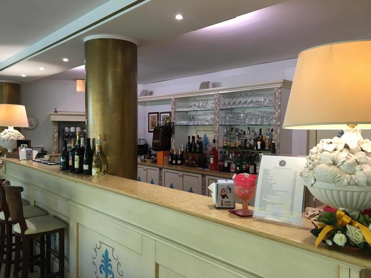 דסנזאנו דל גארדה Relais Du Lac מראה חיצוני תמונה